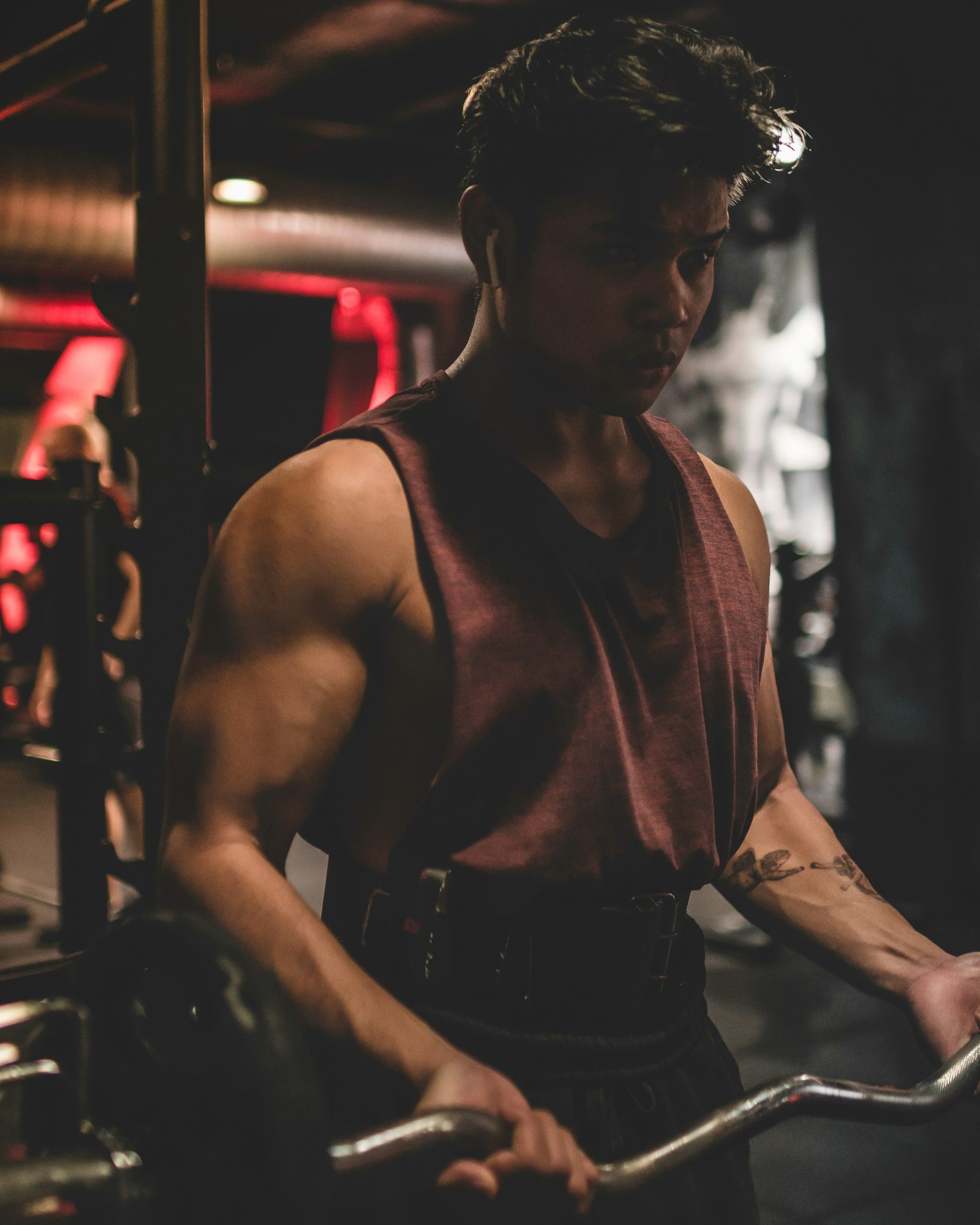 Sculpt Strong Arms: The Best Guide for Triceps Workout at Home!