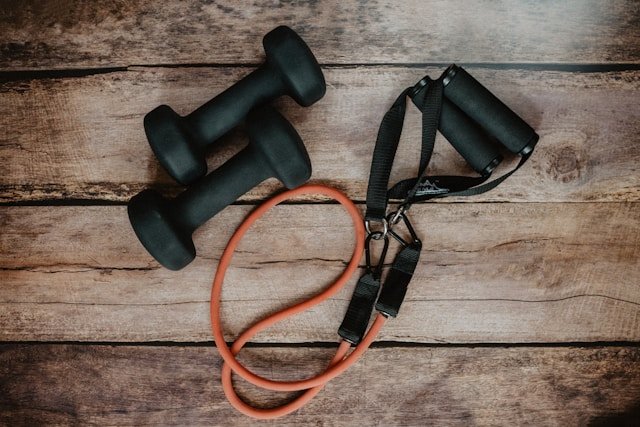 Small dumbbells and resistant rope